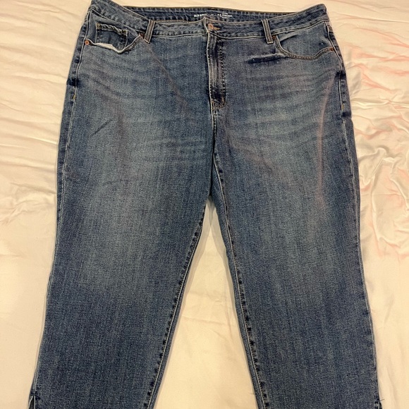 High Rise Slit Jeans - Picture 2 of 10